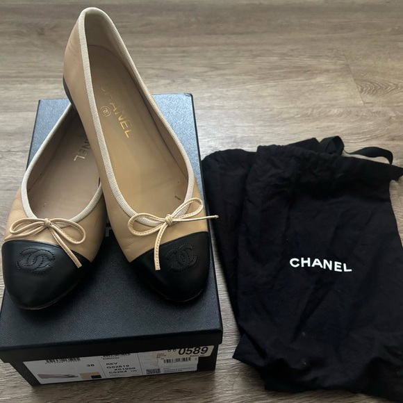 Chanel Cap Toe Lambskin Ballerina Flats Beige Black Size 38 - Picture 1 of 7